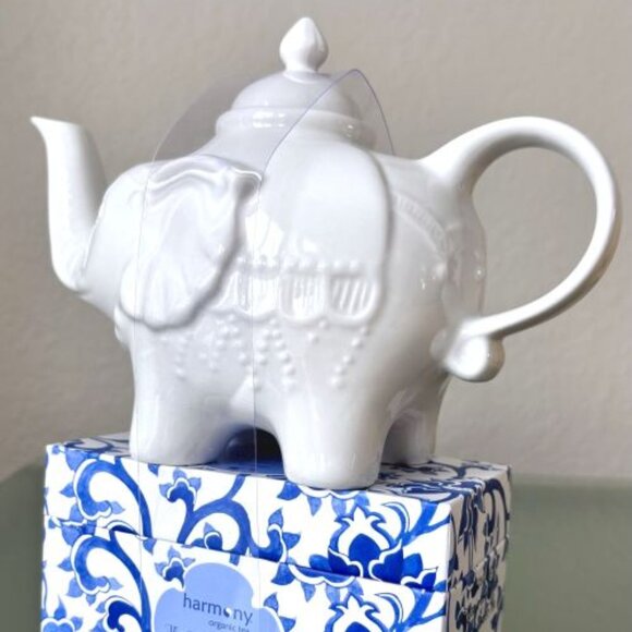 White Elephant Teapot w/ Blue Floral Tea Trunk 30 Organic Green White Tea Bags - Picture 3 of 6